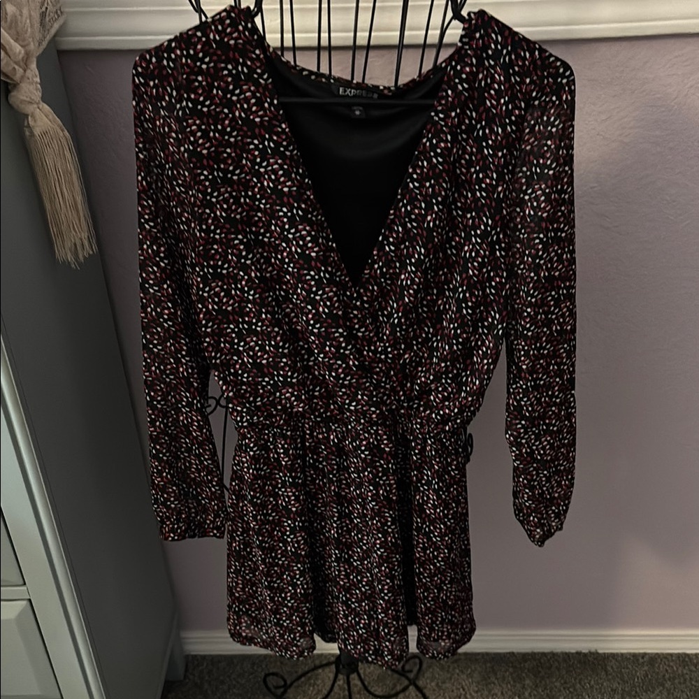 Women’s Express Long Sleeve V-Neck Patterned Romper XS